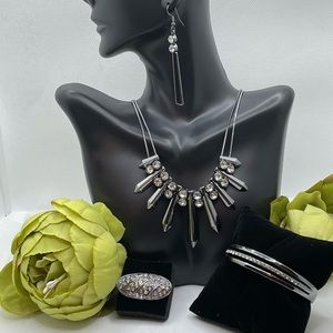 Black dazzle necklace set.